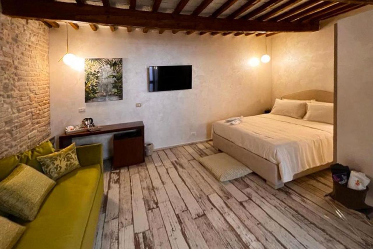 Dimora Storica Lo Svevo Hotel Iesi Ngoại thất bức ảnh